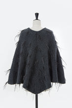 画像をギャラリービューアに読み込む, Cashmere Cape Poncho with Feathers | Charcoal Grey