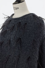 画像をギャラリービューアに読み込む, Cashmere Cape Poncho with Feathers | Charcoal Grey