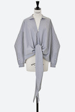 画像をギャラリービューアに読み込む, Tie-Front Shirt | Grey