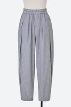 画像をギャラリービューアに読み込む, Button-Hem Gathered Pants | Grey