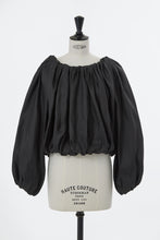 画像をギャラリービューアに読み込む, Silk Off-Shoulder Gathered Blouse | Stone