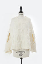 画像をギャラリービューアに読み込む, Cashmere Cape Poncho with Feathers | Shell White