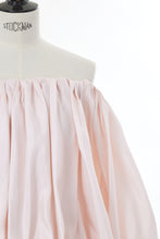画像をギャラリービューアに読み込む, Silk Off-Shoulder Gathered Blouse | Rose