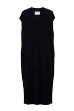 画像をギャラリービューアに読み込む, Cashmere Knit Nosleeve V Neck Dress | Stone