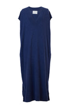 画像をギャラリービューアに読み込む, Cashmere Knit Nosleeve V Neck Dress | Indigo