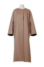 画像をギャラリービューアに読み込む, Cashmere Slit Sleeve Coat | Noir/Sahara