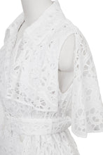 画像をギャラリービューアに読み込む, Sleeveless Lace Trench Coat | Shell White
