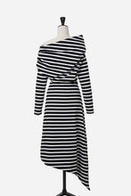 画像をギャラリービューアに読み込む, Asymmetric Striped Long Dress | Navy
