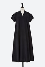 画像をギャラリービューアに読み込む, V-neck Dress | Stone
