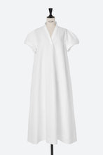 画像をギャラリービューアに読み込む, V-neck Dress | Shell White
