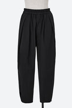 画像をギャラリービューアに読み込む, Button-Hem Gathered Pants | Stone

