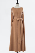 画像をギャラリービューアに読み込む, Reversible Cashmere Long Cape Knit Coat | Shell White × Camel
