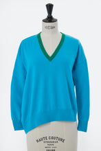 画像をギャラリービューアに読み込む, Cashmere V-Neck Asymmetrical Knit with MYLAN Logo | Turquoise
