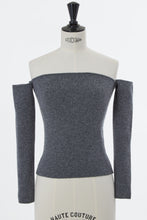 画像をギャラリービューアに読み込む, Wool Cashmere Off-Shoulder Knit | Charcoal Grey
