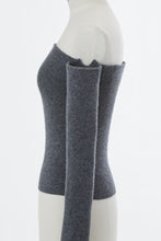 画像をギャラリービューアに読み込む, Wool Cashmere Off-Shoulder Knit | Charcoal Grey

