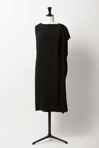 Asymmetry Sleeve Dress | Noir