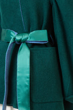 画像をギャラリービューアに読み込む, Recycle Cashmere Volume Sleeve Short Coat | Forest Blue
