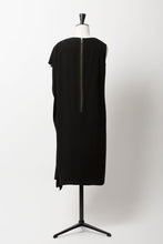 画像をギャラリービューアに読み込む, Asymmetry Sleeve Dress | Noir
